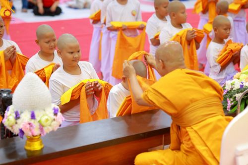 ภาพ No.213917:วันเสาร์ที่ 29 มีนาคม พ.ศ. 2568 พิธีตัดปอยผม ขอขมาผู้ปกครอง มอบบาตร-ผ้าไตร และพิธีบรรพชาสามเณร ณ ศูนย์ปฏิบัติธรรมจังหวัดระยอง (บ้านช่องลม) ต.บางบุตร อ.บ้านค่าย จ.ระยอง