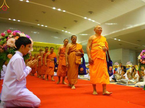 ภาพ No.147194:พิธีมุทิตาสักการะพระภิกษุ ผู้สอบได้เปรียญธรรม 9 ประโยคระดับโลกปีที่ 36, พิธีมอบโล่เกียรติยศและทุนการศึกษา สำนักเรียนบาลีดีเด่นทั่วประเทศ, พิธีถวายมหาสังฆทานคณะสงฆ์ 2,000 กว่าวัด ทั่วประเทศ ปีที่ 24, พิธีถวายไทยธรรมคณะสงฆ์ 323 วัด 4 จังหวัดชายแดนภาคใต้