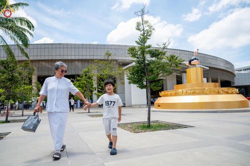 ภาพ No.143322:พิธีถวายภัตตาหารเพื่อเป็นกำลังแห่งการเข้าถึงธรรม ของพระภิกษุสามเณร วัดพระธรรมกาย วันเสาร์ที่ 6 กรกฏาคม พ.ศ. 2567 ณ หอฉันคุณยายอาจารย์ วัดพระธรรมกาย จ.ปทุมธานี