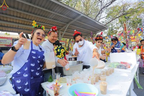 ภาพ No.194006:วัดพระธรรมกาย จัดงานวันเด็กแห่งชาติ ประจำปี พ.ศ.2568 ออกร้านอาหาร 200 ร้าน มอบของขวัญหลายหมื่นชิ้น วันที่ 12 มกราคม พ.ศ. 2568 วัดพระธรรมกาย อ.คลองหลวง จ.ปทุมธานี