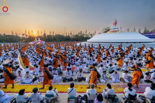 ภาพ No.108002:พิธีต้อนรับพระธรรมยาตรา ในโครงการธรรมยาตรากตัญญูบูชา มหาปูชนียาจารย์ พระมงคลเทพมุนี(สด จนฺทสโร) พระผู้ปราบมาร อนุสรณ์สถาน 7 แห่ง ปีที่ 12 วันที่ 7 มกราคม พ.ศ. 2567 ณ อนุสรณ์สถานคลองบางนางแท่น  อ.สามพราน จ.นครปฐม