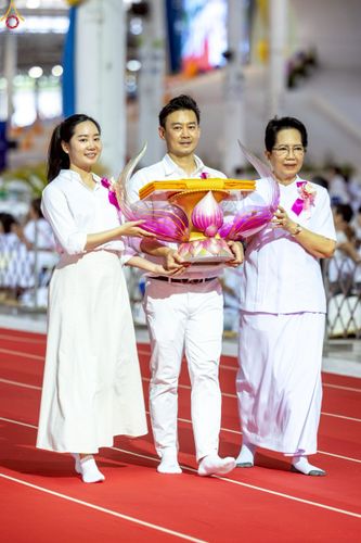 ภาพ No.240835:วันพุธที่ 27 สิงหาคม พ.ศ. 2568 พิธีทอดผ้าป่าเพื่อสร้างอาคาร  82 ปี หลวงพ่อธัมมชโย สมทบกฐินวัดพระธรรมกาย และกฐิน 30,000 วัดทั่วประเทศ ครั้งที่ 1