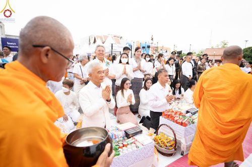 ภาพ No.126184:พิธีทำบุญเมืองนครราชสีมา ฉลอง 556 ปี ตักบาตรพระ 10,000 รูป ในวันเสาร์ที่ 2 มีนาคม พ.ศ.2567 ณ อนุสาวรีย์ท้าวสุรนารี จ.นครราชสีมา จัดโดย คณะสงฆ์จังหวัดนครราชสีมา ร่วมกับสำนักงานจังหวัดนครราชสีมา