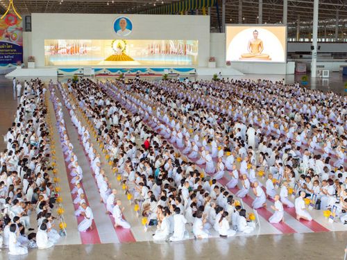 ภาพ No.215092:วันเสาร์ที่ 5 เมษายน พ.ศ. 2568 พิธีเวียนประทักษิณรอบพระมหาธรรมกายเจดีย์  พิธีวันทาเจดีย์ พิธีขอขมาและมอบผ้าไตร ในโครงการบรรพชาสามเณรฟื้นฟูพระพุทธศาสนาทั่วไทย , โครงการหน่อแก้วเปรียญธรรม รุ่นที่ 13 ,  โครงการสามเณรยุวธรรมทายาท รุ่นที่ 33 , โครงการสามเณรมั