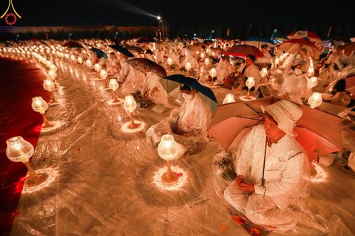 ภาพ No.118325:พิธีจุดประทีปถวายเป็นพุทธบูชา และบูชาธรรมมหาปูชนียาจารย์ พระมงคลเทพมุนี(สด จนฺทสโร) วันที่ 24 มกราคม พ.ศ. 2567 ณ อนุสรณ์สถานบางปลา อ.บางเลน จ.นครปฐม