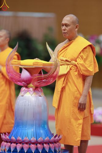 ภาพ No.150237:พิธีทอดผ้าป่าสมทบกฐินวัดพระธรรมกาย และสมทบกฐิน 30,000 วัดทั่วไทย ครั้งที่ 1 เนื่องในวันธรรมชัย 27 สิงหาคม พ.ศ.2567 ณ สภาธรรมกายสากล วัดพระธรรมกาย