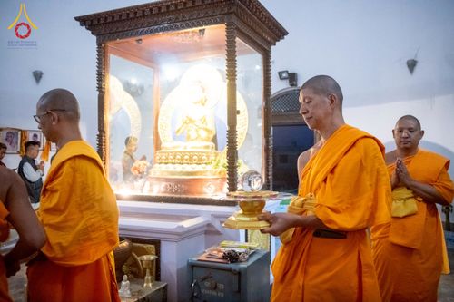 ภาพ No.213041:วันที่ 14 - 15 มีนาคม พ.ศ. 2568 คณะสงฆ์และสามเณรเดินธรรมยาตรา ในโครงการบวชสามเณรเนปาล 500 รูป ไปยังสถานที่รอบมายาเทวีและลุมพินีเกรด ณ ลุมพินี ประเทศเนปาล