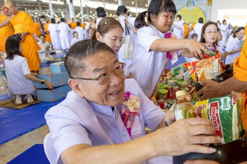 ภาพ No.240539:วันพุธที่ 27 สิงหาคม พ.ศ. 2568 พิธีตักบาตร ในวันธรรมชัย ณ วัดพระธรรมกาย จ.ปทุมธานี