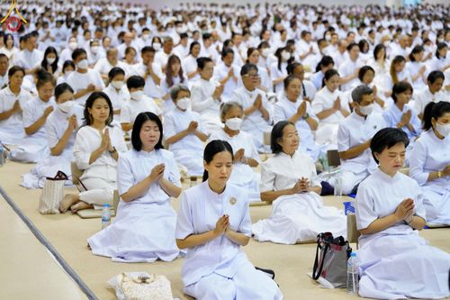 ภาพ No.143535:พิธีตักบาตร ข้าวสารอาหารแห้ง ณ บ้านแก้วเรือนทองคุณยายฯ และ พิธีบูชาข้าวพระ  ณ สภาธรรมกายสากล วัดพระธรรมกาย วันอาทิตย์ที่ 7 กรกฎาคม พ.ศ. 2567