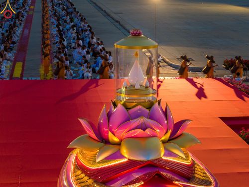 ภาพ No.120454:พิธีต้อนรับพระธรรมยาตรา ในโครงการธรรมยาตรา กตัญญูบูชา มหาปูชนียาจารย์ พระมงคลเทพมุนี(สด จนฺทสโร) พระผู้ปราบมาร อนุสรณ์สถาน 7 แห่ง ปีที่ 12 วันที่ 28 มกราคม พ.ศ. 2567 ณ วัดพระธรรมกาย จ.ปทุมธานี (ชุดที่ 2)
