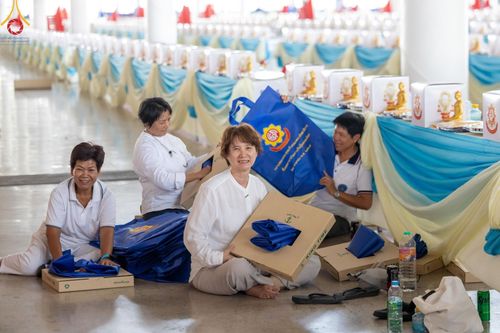 ภาพ No.60663:V.38 ทุ่มพลังเพื่อพ่อครบ 80 ปี ภาพการเตรียมงานของหน่วยงานต่างๆ เพื่อพิธีฉลองอายุวัฒนมงคล 80 ปี หลวงพ่อธัมมชโย และรับถวายมหาสังฆทาน 10,000 กว่าวัดทั่วประเทศ ในวันคุ้มครองโลก วันจันทร์ที่ 22 เมษายน พ.ศ. 2567