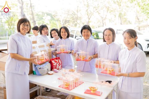 ภาพ No.278377:วันพุธที่ 10 ธันวาคม พ.ศ.2568  พิธีทอดผ้าป่าเพื่อสนับสนุนโครงการตักบาตรพระ 10,000 รูป เมืองกาญจนบุรี ณ อาคารปลูกศรัทธา วัดพระธรรมกาย