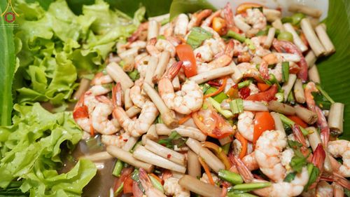 ภาพ No.72956:พิธีถวายภัตตาหารเป็นสังฆทาน แด่คณะพระธรรมยาตราฯ ในโครงการธรรมยาตรากตัญญูบูชา มหาปูชนียาจารย์ พระมงคลเทพมุนี(สด จนฺทสโร) พระผู้ปราบมาร อนุสรณ์สถาน 7 แห่ง ปีที่ 11 วันที่ 20 มกราคม พ.ศ. 2566