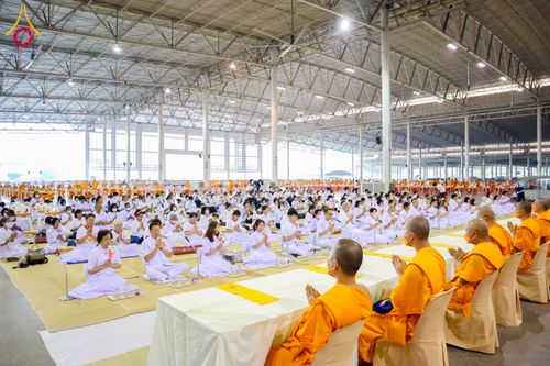 ภาพ No.121229:พิธีถวายภัตตาหารเป็นสังฆทาน แด่คณะพระธรรมยาตราฯ ในโครงการธรรมยาตรากตัญญูบูชา มหาปูชนียาจารย์ พระมงคลเทพมุนี(สด จนฺทสโร) พระผู้ปราบมาร อนุสรณ์สถาน 7 แห่ง ปีที่ 12 วันที่ 30 มกราคม พ.ศ. 2567 ณ สภาธรรมกายสากล วัดพระธรรมกาย