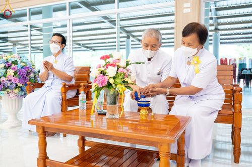 ภาพ No.65630:พิธีปลงผม และพิธีขอขมามอบผ้าไตร นาคธรรมทายาท ในโครงการอุปสมบทบูชาธรรม มหาปูชนียาจารย์ประจำปี 2565 ณ ศูนย์ปฏิบัติธรรมภาคใต้ บางกล่ำ จ.สงขลา วันที่ 19 พฤศจิกายน พ.ศ. 2565