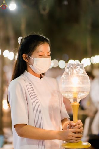 ภาพ No.69496:พิธีจุดประทีปถวายเป็นพุทธบูชา และบูชาธรรมมหาปูชนียาจารย์ ในโครงการธรรมยาตรากตัญญูบูชา มหาปูชนียาจารย์ พระมงคลเทพมุนี(สด จนฺทสโร) พระผู้ปราบมาร ปีที่ 11 ณ อนุสรณ์สถานมหาวิหารพระมงคลเทพมุนี อ.สองพี่น้อง จ.สุพรรณบุรี