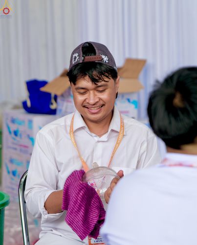 ภาพ No.330113:วันที่ 27-29 พฤษภาคม พ.ศ.2569 MBMI Tangerang (Majelis Agama Buddha Mahanikaya) ได้มีการเตรียมงานเพื่อจัดงานวิสาขบูชานานาชาติ  ชึ่งในงานจะมีการจุดประทีปโคมลาน โคมลอย กว่า 20,000 ดวง  เพื่อน้อมถวายเป็นพุทธบูชา และเพื่อเป็นการกระชับสัมพันธมิตรภาพ