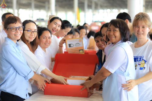 ภาพ No.322165:วันที่ 14 เมษายน พ.ศ.2569 การเตรียมกล่องไทยธรรม วันสุดท้าย เพื่องานถวายมหาสังฆทาน 40,000 กว่าวัดทั่วประเทศ วันคุ้มครองโลก 22 เมษายน พ.ศ.2569 วัดพระธรรมกาย