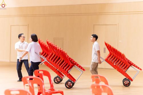 ภาพ No.322767:วันที่ 15-18 เมษายน พ.ศ.2569 การเเตรียมโต๊ะฉัน , เตรียมจุดพักค้าง , เรียงเก้าอี้ , เรียงกล่องไทยธรรม  เพื่องานถวายมหาสังฆทาน 40,000 กว่าวัดทั่วประเทศ วันคุ้มครองโลก 22 เมษายน พ.ศ.2569 วัดพระธรรมกาย