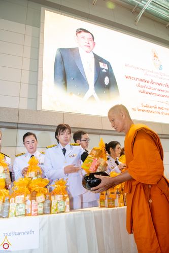 ภาพ No.341738:วันอังคารที่ 28 กรกฎาคม พ.ศ. 2569 คณะสงฆ์และพสกนิกรอำเภอคลองหลวง พร้อมใจจัดพิธีเจริญพระพุทธมนต์ ปฏิบัติธรรม และทำบุญตักบาตร ถวายพระราชกุศลเฉลิมพระเกียรติพระบาทสมเด็จพระเจ้าอยู่หัว