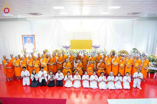 ภาพ No.315893:วันพฤหัสบดีที่ 26 มีนาคม พ.ศ. 2569 พิธีบำเพ็ญกุศล คุณพ่อณรงค์ จินตมากุล  สิริอายุ 99 ปี 11 เดือน โยมบิดา พระครูปลัดรัตนวีรวัฒน์ (รังสฤษดิ์ อิทฺธิจินตโก) ที่ปรึกษาเจ้าคณะจังหวัดปทุมธานี เจ้าอาวาสวัดพระธรรมกาย  ณ ห้องปลูกศรัทธา 2 วัดพระธรรมกาย ปทุมธานี
