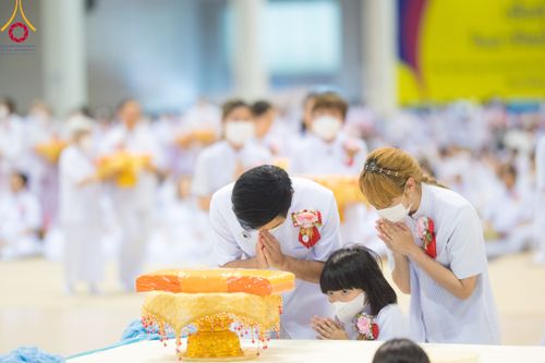 ภาพ No.92299:พิธีทอดกฐินธรรมชัยเพื่อสร้างอาคาร 115 ปี คุณยายอาจารย์มหารัตนอุบาสิกาจันทร์ ขนนกยูง อาทิตย์ต้นเดือนที่ 5 พฤศจิกายน พ.ศ. 2566 ณ วัดพระธรรมกาย จ.ปทุมธานี