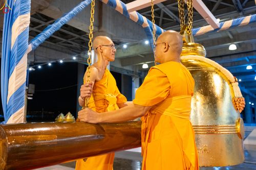ภาพ No.337536:วันจันทร์ที่ 29 มิถุนายน พ.ศ.2569 (วันพระขึ้น 15 ค่ำ เดือน 8) พิธีบุพเปตพลี ครั้งที่ 184 ณ หอฉันคุณยายอาจารย์ฯ  พิธีสวดธัมมจักกัปปวัตนสูตร ครบ 8,495,000,000 จบ ณ มหาวิหารคด วัดพระธรรมกาย