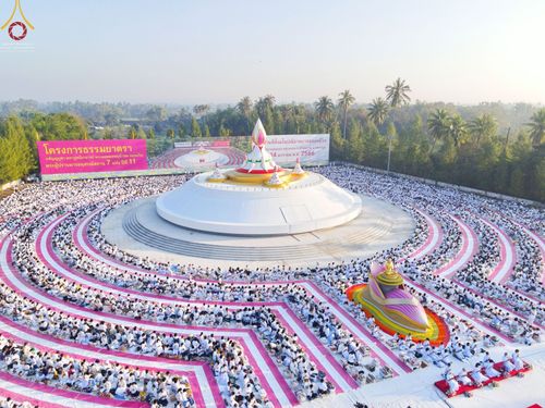 ภาพ No.70574:พิธีตักบาตรพระธรรมยาตราฯ ในโครงการธรรมยาตรากตัญญูบูชา มหาปูชนียาจารย์ พระมงคลเทพมุนี(สด จนฺทสโร) พระผู้ปราบมาร ปีที่ 11 ณ อนุสรณ์สถานลำดับที่ 2 สถานที่ตั้งมโนปณิธานบวชตลอดชีวิต อนุสรณ์สถานคลองบางนางแท่น อ.สามพราน จ.นครปฐม วันที่ 14 มกราคม พ.ศ. 2566