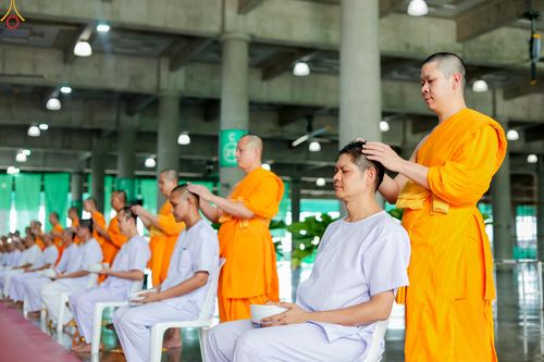 ภาพ No.333529:วันอาทิตย์ที่ 7 มิถุนายน พ.ศ.2569 พิธีตัดปอยผมและปลงผมนาคธรรมทายาท โครงการบรรพชาและอุปสมบทหมู่ธรรมทายาท รุ่นผู้บริหาร รุ่นที่ 16 ณ วิหารคด 11 วัดพระธรรมกาย