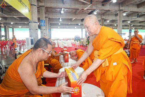 ภาพ No.323479:วันที่ 22 เมษายน พ.ศ.2569(วันคุ้มครองโลก) งานถวายมหาสังฆทาน 40,000 กว่าวัดทั่วประเทศ การเดินทางเข้าวัด , การต้อนรับปฏิสันถารพระสังฆาธิการ  ,  การจัดเตรียมภัตตาหาร , การลงทะเบียน