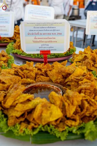 ภาพ No.74433:พิธีถวายภัตตาหารเป็นสังฆทาน แด่คณะพระธรรมยาตราฯ ในโครงการธรรมยาตรากตัญญูบูชา มหาปูชนียาจารย์ พระมงคลเทพมุนี(สด จนฺทสโร) พระผู้ปราบมาร อนุสรณ์สถาน 7 แห่ง ปีที่ 11 วันที่ 26 มกราคม พ.ศ. 2566