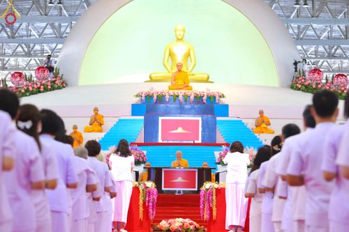 ภาพ No.83681:พิธีวางแผ่นจารึกชื่อและพิธีวางพวงมาลัยสักการะพระประธาน วันอาทิตย์ที่ 16 กรกฎาคม พ.ศ. 2566 ณ รัตนบัลลังก์ สภาธรรมกายสากล วัดพระธรรมกาย