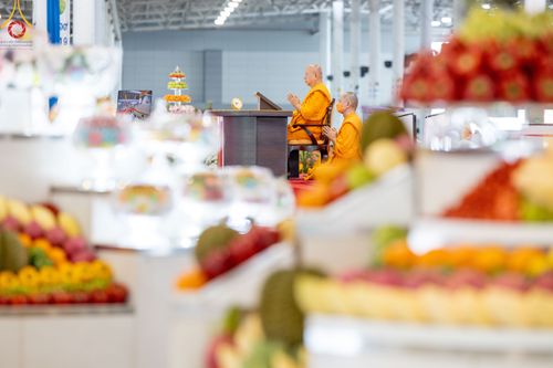 ภาพ No.78885:พิธีตักบาตร ข้าวสารอาหารแห้ง พิธีบูชาข้าวพระ ในวันอาทิตย์ต้นเดือนที่ 2 เมษายน พ.ศ. 2566