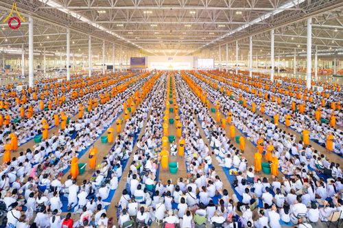 ภาพ No.308233:วันที่ 1  กุมภาพันธ์ พ.ศ. 2569 พิธีตักบาตรข้าวสารอาหารแห้ง ณ บ้านแก้วเรือนทองคุณยาย สภาธรรมกายสากล วัดพระธรรมกาย