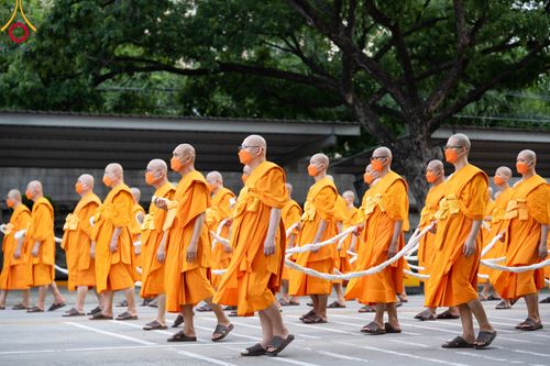 ภาพ No.89122:พิธีอัญเชิญรูปหล่อทองคำ  คุณยายอาจารย์มหารัตนอุบาสิกาจันทร์ ขนนกยูง เพื่อประดิษฐาน ณ มหาวิหารคุณยายอาจารย์ฯ เนื่องในวันครูผู้ค้นพบวิชชาธรรมกาย วันศุกร์ที่ 29 กันยายน พ.ศ. 2566