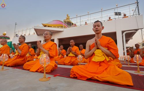 ภาพ No.302878:วันที่ 24 มกราคม พ.ศ. 2569 พิธีจุดประทีปธรรมถวายเป็นพุทธบูชา  และบูชาธรรมมหาปูชนียาจารย์  ณ อาคารธรรมยาตรา กตัญญูบูชามหาปูชนียาจารย์  ตรงข้ามวัดปากน้ำภาษีเจริญ จ.กรุงเทพมหานคร ในโครงการธรรมยาตรา กตัญญูบูชา มหาปูชนียาจารย์ พระมงคลเทพมุนี(สด จนฺทสโร) พระผู