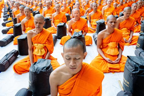 ภาพ No.288428:วันที่ 4 มกราคม พ.ศ. 2569 พระธรรมยาตราปฏิบัติธรรม และถ่ายภาพหมู่ประวัติศาสตร์ ในโครงการธรรมยาตรา กตัญญูบูชา มหาปูชนียาจารย์ พระมงคลเทพมุนี(สด จนฺทสโร) พระผู้ปราบมาร อนุสรณ์สถาน 7 แห่ง ปีที่ 14 ณ อนุสรณ์สถานมหาวิหารพระมงคลเทพมุนี (โลตัสแลนด์) อ.สองพี่น้อง