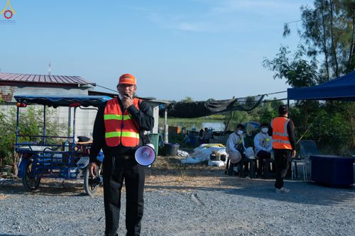 ภาพ No.301480:ภาพเบื้องหลังอาสาสมัครรวมใจ ชุดที่ 4 ในโครงการธรรมยาตรา กตัญญูบูชา มหาปูชนียาจารย์ พระมงคลเทพมุนี(สด จนฺทสโร) พระผู้ปราบมาร อนุสรณ์สถาน 7 แห่ง ปีที่ 14