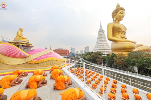 ภาพ No.299956:วันที่ 22 มกราคม พ.ศ.2569 พระธรรมยาตราปฏิบัติธรรม และถ่ายภาพหมู่ประวัติศาสตร์ ณ อาคารธรรมยาตรา กตัญญูบูชามหาปูชนียาจารย์  ตรงข้ามวัดปากน้ำภาษีเจริญ จ.กรุงเทพมหานคร ในโครงการธรรมยาตรา กตัญญูบูชา มหาปูชนียาจารย์ พระมงคลเทพมุนี(สด จนฺทสโร) พระผู้ปราบมาร อนุ