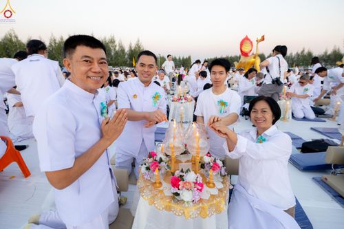 ภาพ No.302167:วันที่ 23 มกราคม พ.ศ. 2569 พิธีจุดประทีปธรรมถวายเป็นพุทธบูชา (ภาพชุดที่ 2) และบูชาธรรมมหาปูชนียาจารย์  ณ อนุสรณ์สถานลำดับที่ 5 สถานที่เผยแผ่วิชชาธรรมกายครั้งแรก อนุสรณ์สถานบางปลา วัดบางปลา อำเภอบางเลน จังหวัดนครปฐม ในโครงการธรรมยาตรา กตัญญูบูชา มหาปูชนีย