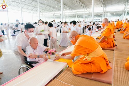 ภาพ No.81169:พิธีถวายหนังสือธรรมะ บาลี นักธรรม ทางก้าวหน้า วันเสาร์ที่ 27 พฤษภาคม พ.ศ. 2566 ณ บ้านแก้วเรือนทองคุณยายอาจารย์ฯ สภาธรรมกายสากล
