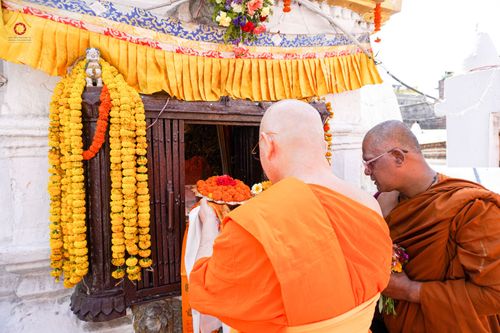 ภาพ No.80991:วัดพระธรรมกายน้อมถวายพระบรมสารีริกธาตุ เพื่อประดิษฐานเจดีย์จารุมตี เมืองกาฐมาณฑุ เนปาล  วันเสาร์ที่ 6 พฤษภาคม พ. ศ. 2566