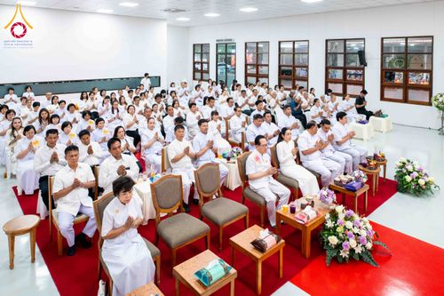 ภาพ No.315349:วันอังคารที่ 24 มีนาคม พ.ศ. 2569 พิธีบำเพ็ญกุศล คุณพ่อณรงค์ จินตมากุล  สิริอายุ 99 ปี 11 เดือน โยมบิดา พระครูปลัดรัตนวีรวัฒน์ (รังสฤษดิ์ อิทฺธิจินตโก) ที่ปรึกษาเจ้าคณะจังหวัดปทุมธานี เจ้าอาวาสวัดพระธรรมกาย  ณ ห้องปลูกศรัทธา 2 วัดพระธรรมกาย ปทุมธานี