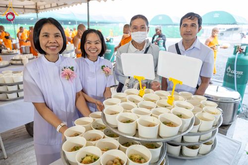 ภาพ No.298519:วันที่ 20 มกราคม พ.ศ. 2569 พิธีถวายภัตตาหารเป็นสังฆทาน แด่พระธรรมยาตรา ณ อนุสรณ์สถานบางปลา วัดบางปลา อำเภอบางเลน จังหวัดนครปฐม ในโครงการธรรมยาตรา กตัญญูบูชา มหาปูชนียาจารย์ พระมงคลเทพมุนี(สด จนฺทสโร) พระผู้ปราบมาร อนุสรณ์สถาน 7 แห่ง ปีที่ 14