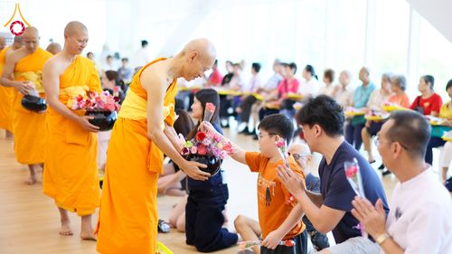 ภาพ No.332049:วันอาทิตย์ที่ 31 พฤษภาคม พ.ศ. 2569 วัดพระธรรมกายสิงคโปร์จุดประทีปแห่งศรัทธา ฉลองวิสาขบูชา ปี 2569 ยิ่งใหญ่ Dhammakaya Centre Singapore Illuminates the Lights of Faith in a Grand Vesak Day 2026 Celebration