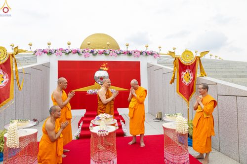 ภาพ No.328546:วันอังคารที่ 12 พฤษภาคม พ.ศ.2569 เจ้าประคุณสมเด็จพระมหารัชมงคลมุนี กรรมการมหาเถรสมาคม เจ้าคณะหนกลาง วัดไตรมิตรวิทยาราม วรวิหาร โปรดเมตตาเป็นองค์ประธาน พิธีเจริญพระพุทธมนต์ อายุวัฒนมงคล 98 ปี คุณแม่จุรี สุทธิผล ณ อาคารปลูกศรัทธา 2 วัดพระธรรมกาย