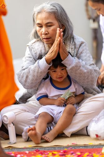 ภาพ No.287913:วันที่ 3 มกราคม พ.ศ. 2569 พิธีต้อนรับพระธรรมยาตรา ครั้งที่ 2 (ภาพชุดที่ 2) ในโครงการธรรมยาตรา กตัญญูบูชา มหาปูชนียาจารย์ พระมงคลเทพมุนี(สด จนฺทสโร) พระผู้ปราบมาร อนุสรณ์สถาน 7 แห่ง ปีที่ 14 ณ อนุสรณ์สถานมหาวิหารพระมงคลเทพมุนี (โลตัสแลนด์) อ.สองพี่น้อง จ.