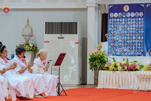 ภาพ No.149494:พิธีทักษิณานุปทานแด่บรรพชนตระกูลผ่องสวัสดิ์ และหมู่ญาติที่ล่วงลับไปแล้ว ประจำปี ครั้งที่ 19 วันพฤหัสบดีที่ 22 สิงหาคม พ.ศ. 2567 ณ พระมหาเจดีย์ทัตตชีโว ศูนย์อบรมเยาวชนกาญจนบุรี