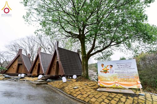 ภาพ No.221031:วันที่ 13 เมษายน พ.ศ. 2568 พิธีโปรยรัตนชาติปฐมเริ่มสถาปนาเจดีย์ และ พิธีเปิดหมู่บ้านปฏิบัติธรรม เพื่อการบรรลุธรรม ณ วัดป่าธรรมกายนานาชาติโทชิหงิ  ประเทศญี่ปุ่น