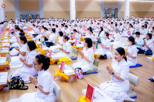 ภาพ No.228384:วันอาทิตย์ที่ 8 มิถุนายน พ.ศ. 2568 พิธีถวายทุนสนับสนุนพระไตรปิฎกฉบับธรรมชัย และอนุรักษ์คัมภีร์โบราณ ณ ห้องแก้วสารพัดนึก 2 วัดพระธรรมกาย